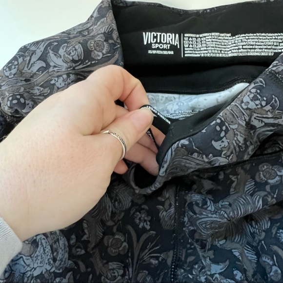 Victoria’s Secret Sport Leggings - Picture 13 of 13